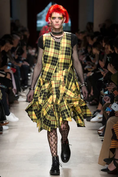 Look 10